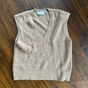 Everlane alpaca knit sweater vest. Size M